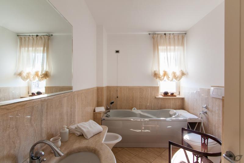 bagno attico/suite con vasca 